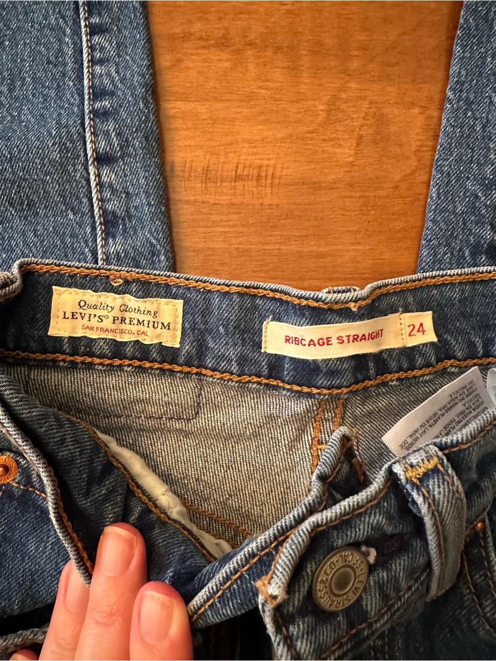 Levi’s Ribcage Jeans - Picture 4 of 7